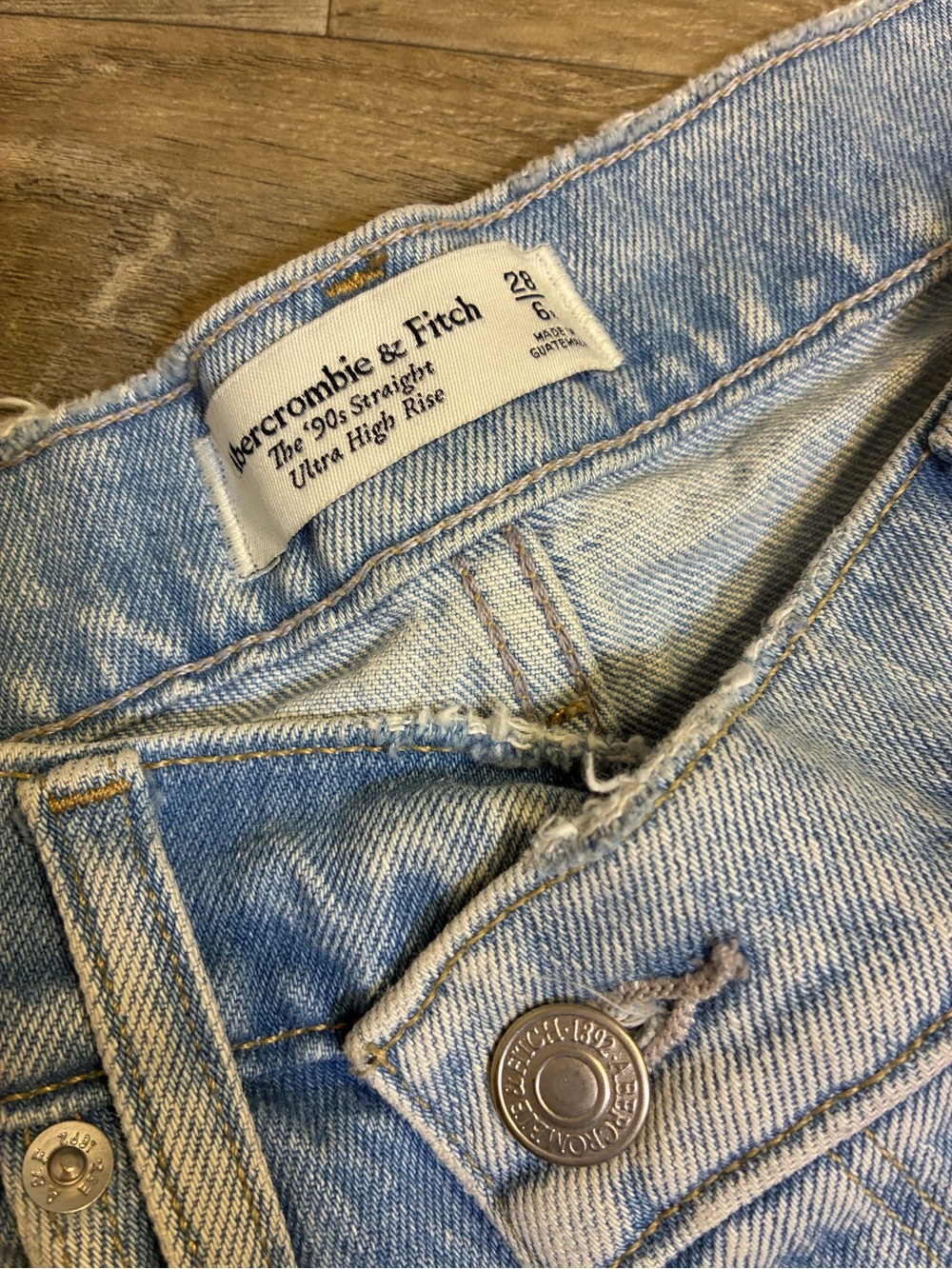 Abercrombie & Fitch The 90s Straight Ultra High Rise Jeans - Picture 5 of 10